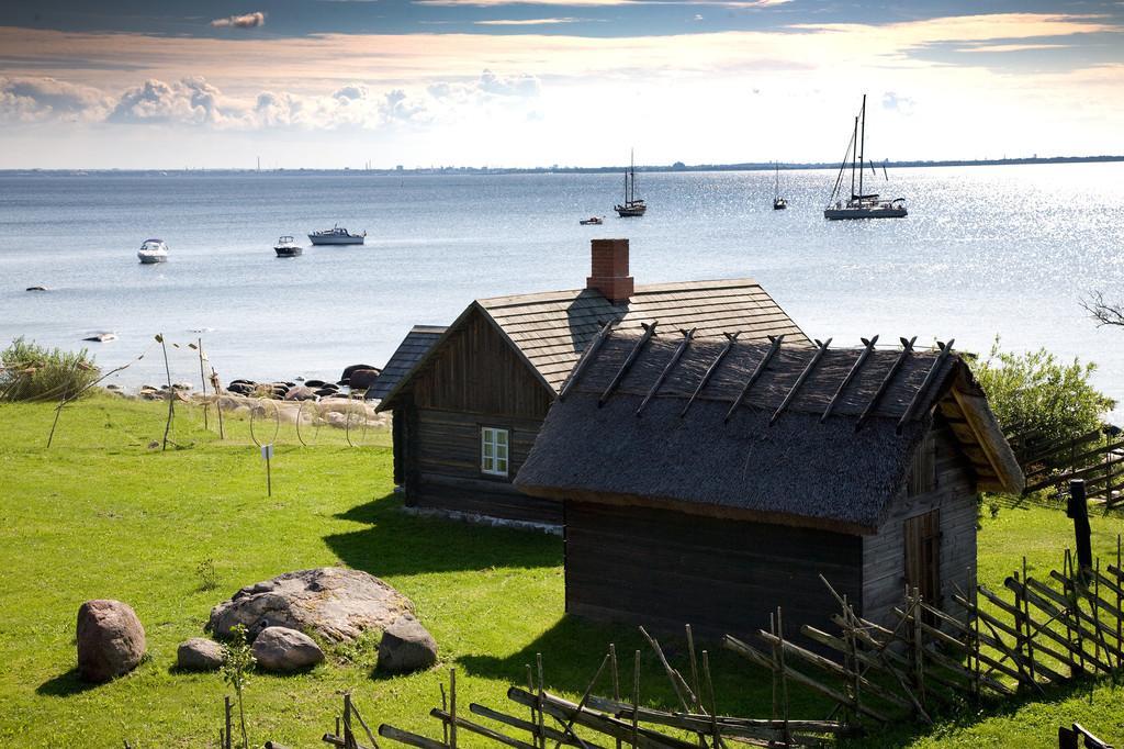 Viimsi Open Air Museum is a more than 150-year-old complex of beach houses in the coastal village of Pringi. Here, you can learn about the fascinating