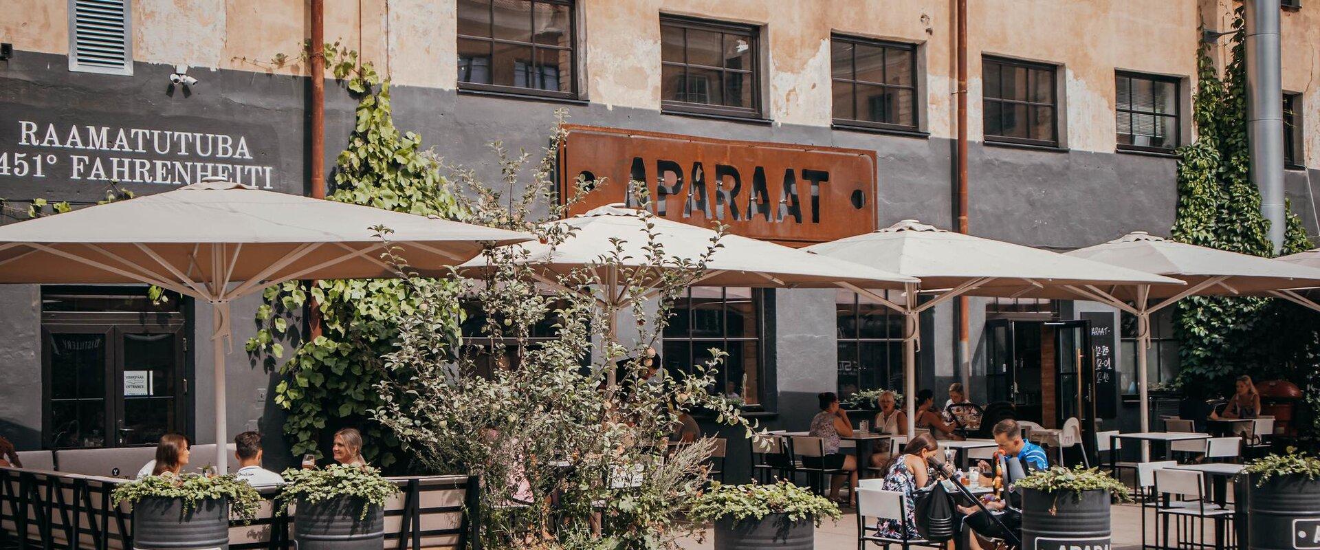 Restoran Aparaat on koht, kus Su tuleku üle rõõmustatakse. Alati leiad siit eest mõne tuttava. Sind ootab hea söök, jook ja soe ning sõbralik teenindu
