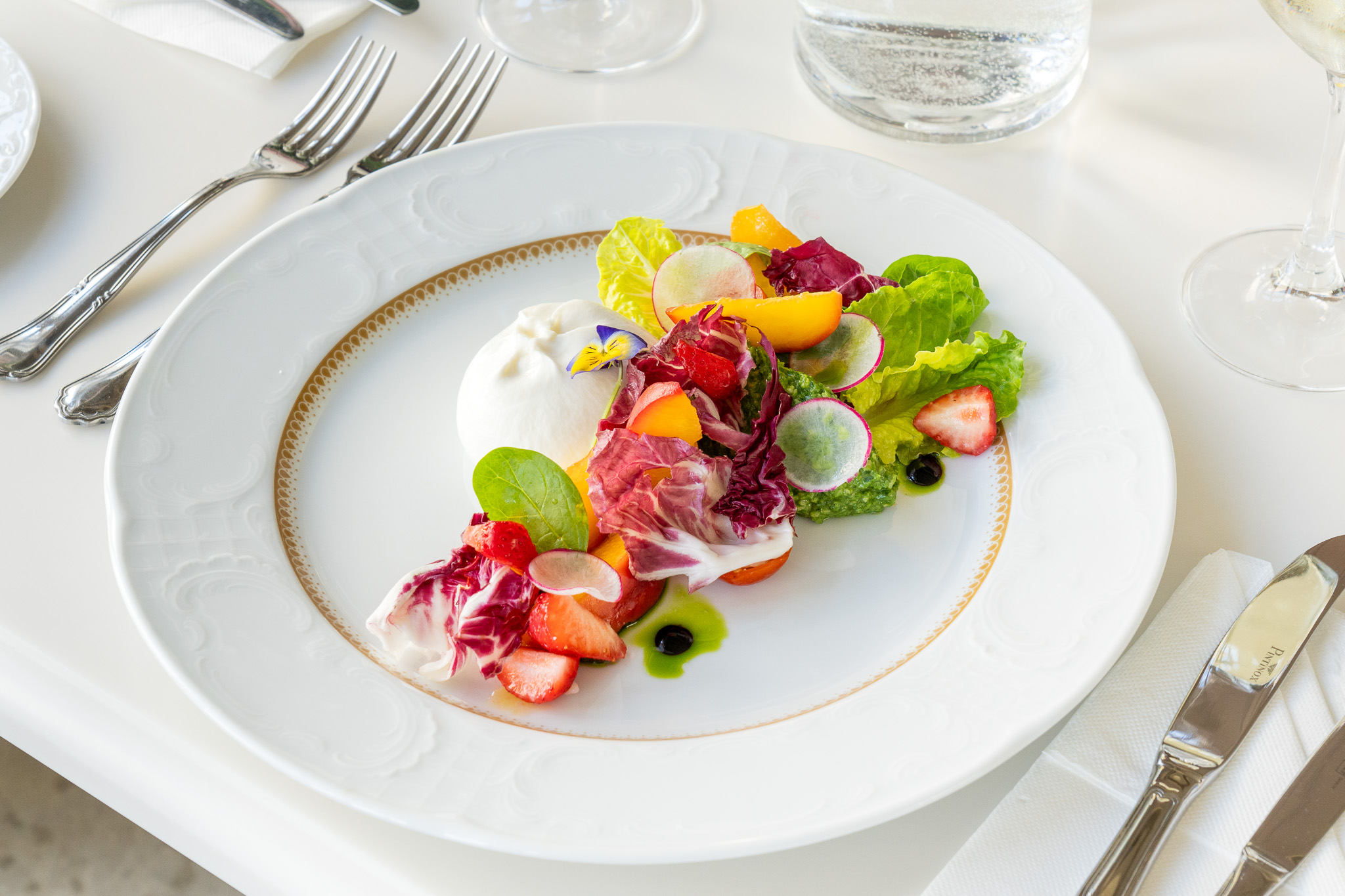 Von Gernet Café is inspired by the sea, architecture, and history. We want you to enjoy life and your holiday while enjoying our modest delicacies. Wh