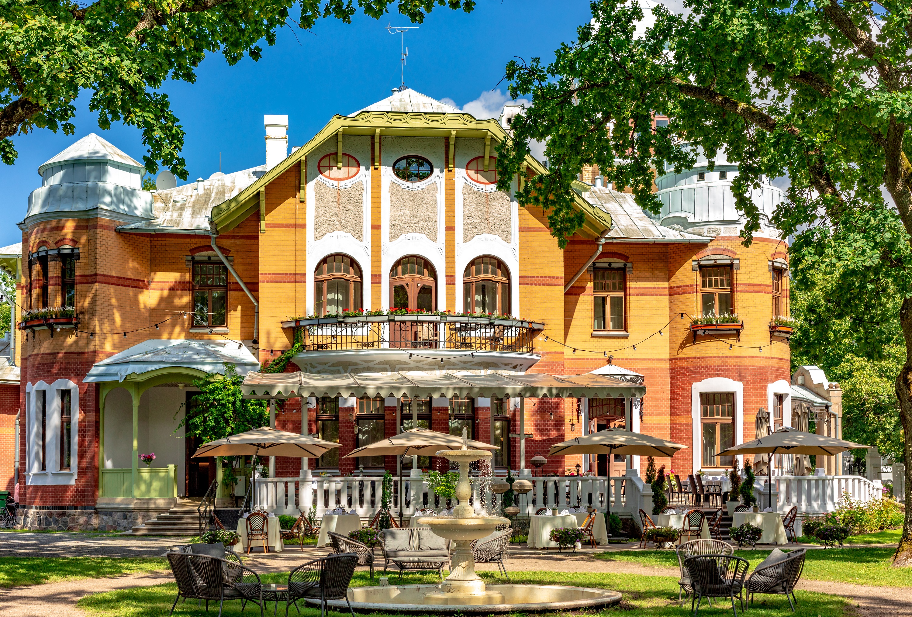 The flavours at Villa Ammende Restaurant are simple, Scandinavian and clean. Our head chef Margus Särev has a lot of experience in the kitchen. We pre